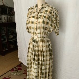 1940s Silk Harlequin Green and Cream Dress Size 2-4